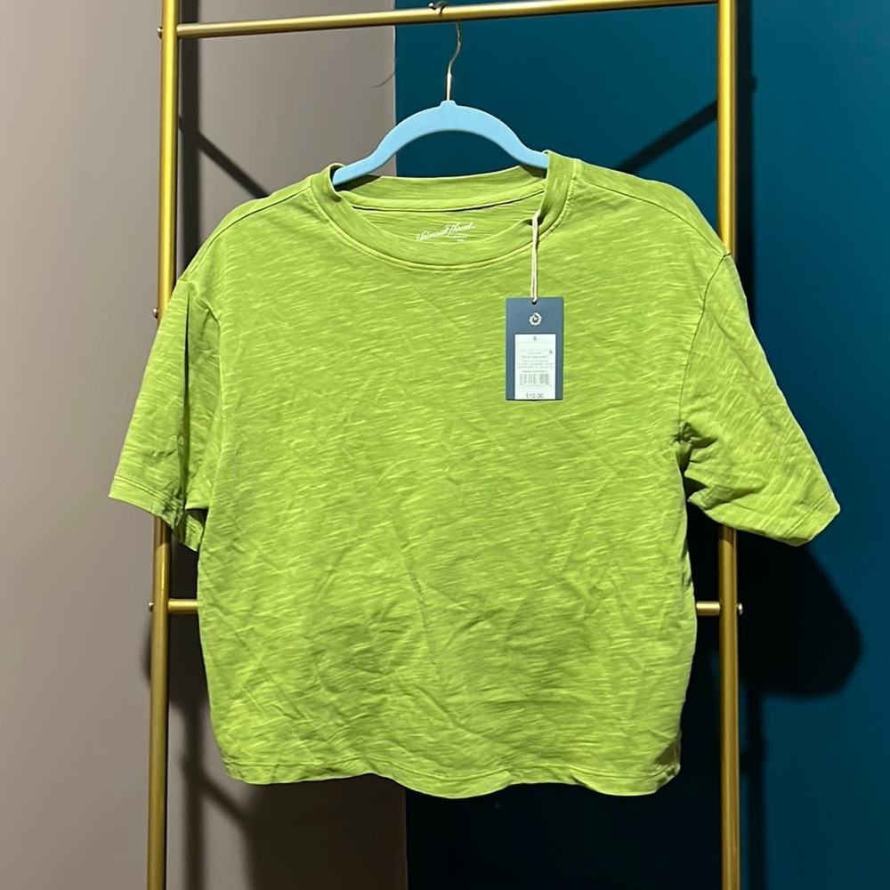 Green cropped t-shirt